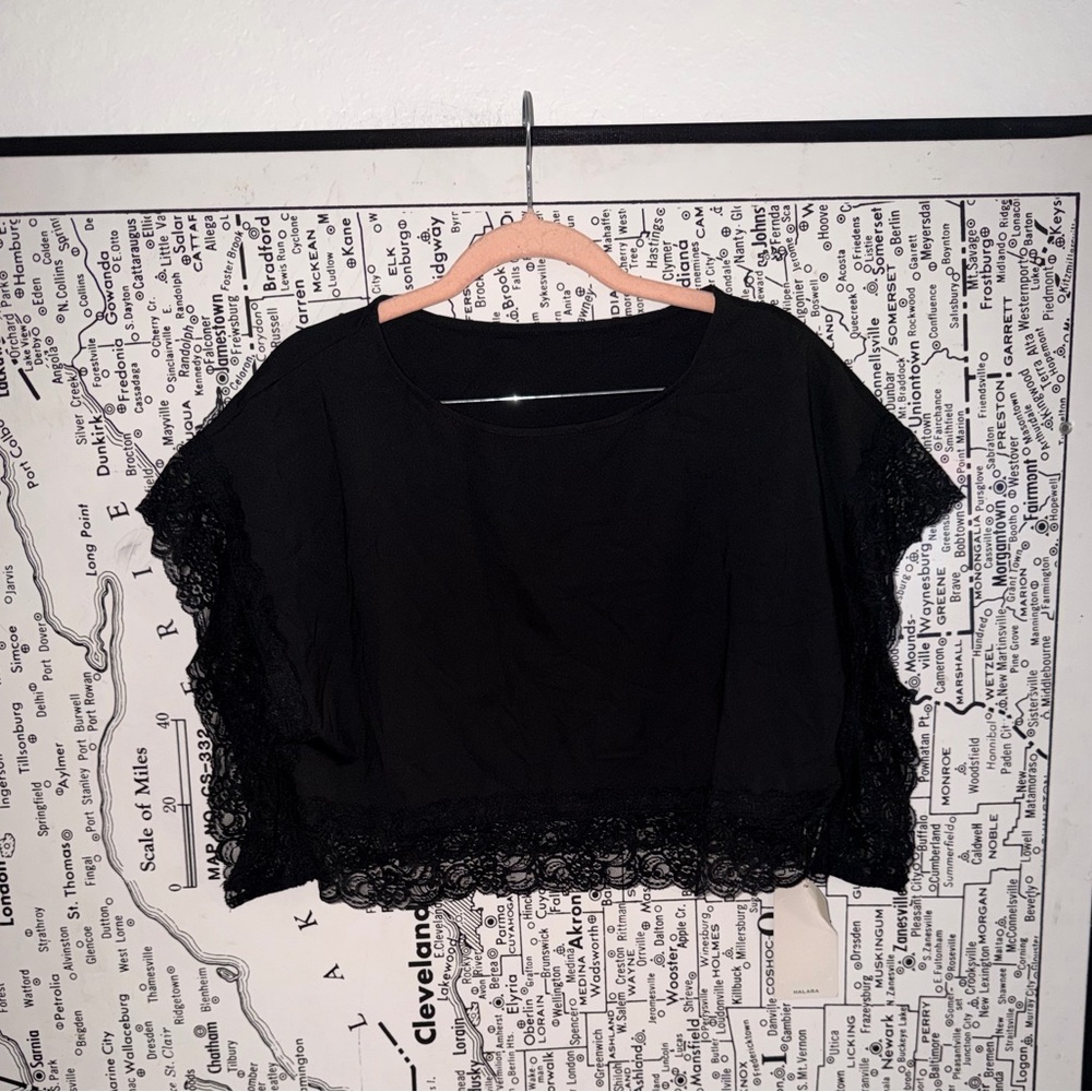 Chic Black Lace Boxy Crop Top